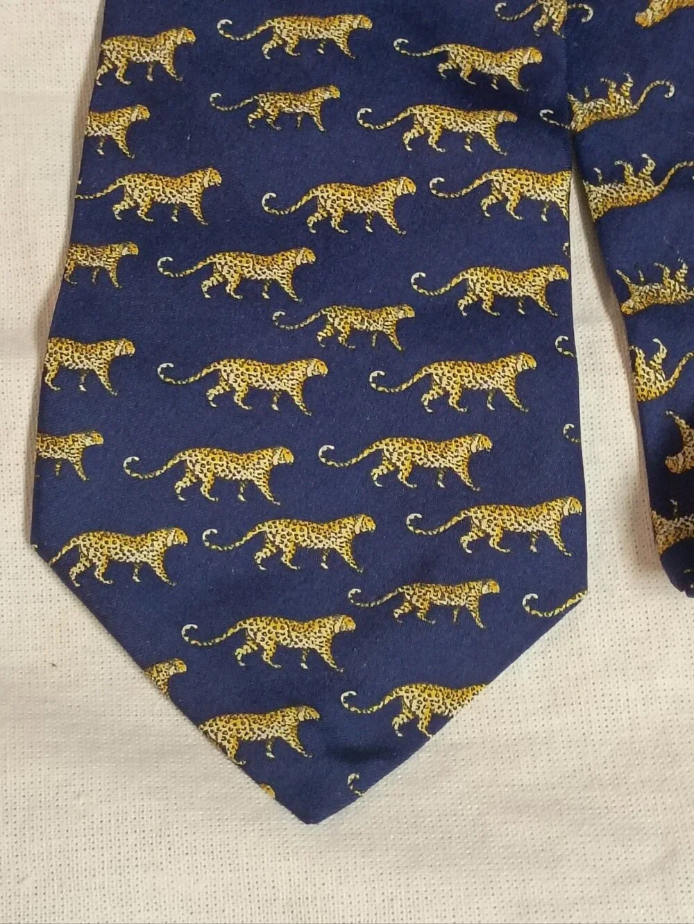 ❤️YSL Paris Yves Saint Laurent 100% Silk Handmade Leopard Theme Necktie Tie